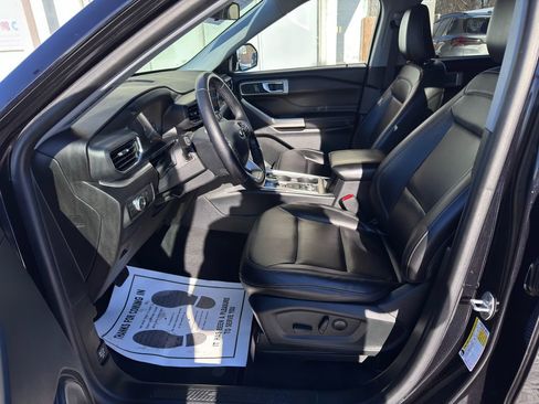 Used 2021 Ford Explorer XLT w/ Equipment Group 202A image 16