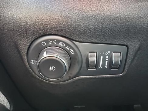 Used 2023 Jeep Compass Latitude AWD/4WD image 30