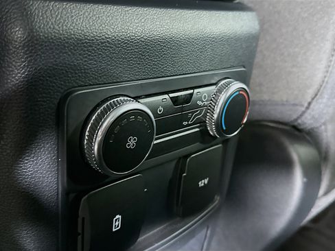 Used 2021 Ford Explorer XLT image 26