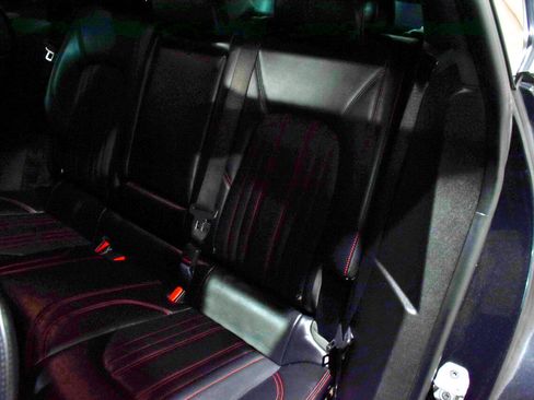 Used 2017 Maserati Levante w/ Luxury Package image 38