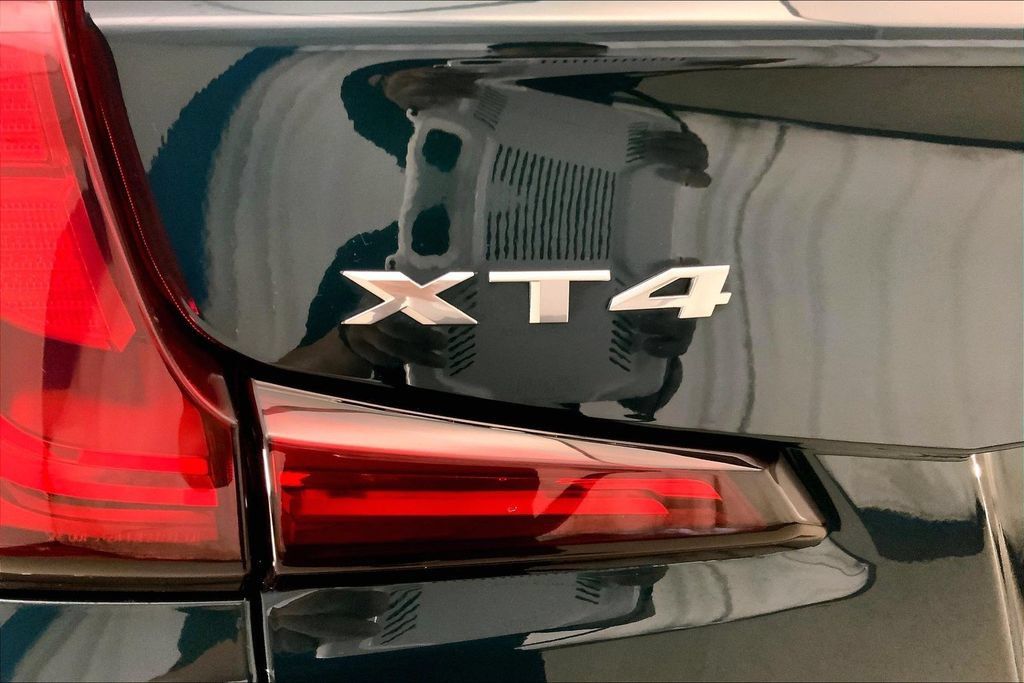Used 2024 Cadillac XT4 Premium Luxury w/ Cold Weather Package FWD image 7