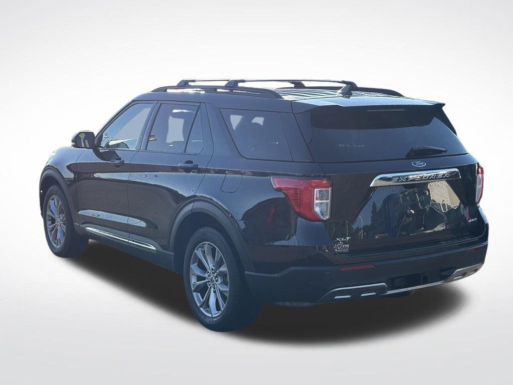 Used 2023 Ford Explorer XLT w/ Equipment Group 202A AWD/4WD image 7