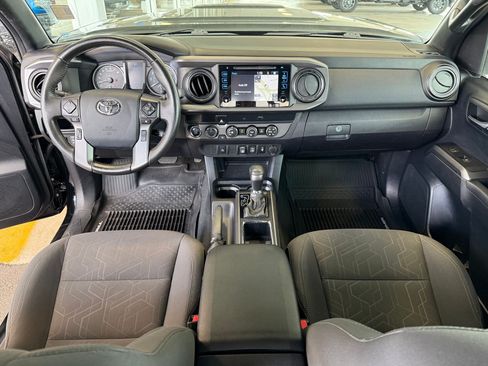 Used 2019 Toyota Tacoma TRD Sport AWD/4WD image 16