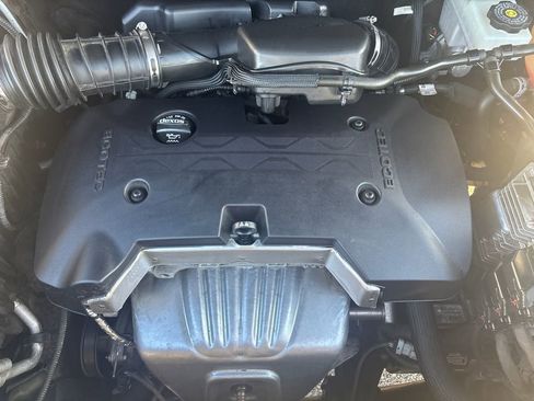 Used 2021 GMC Acadia SLE w/ Driver Convenience Package image 26