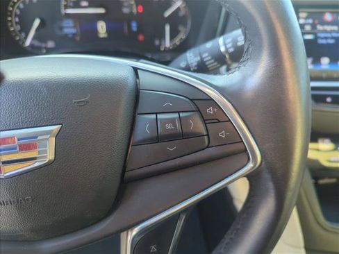 Used 2018 Cadillac XT5 FWD image 13