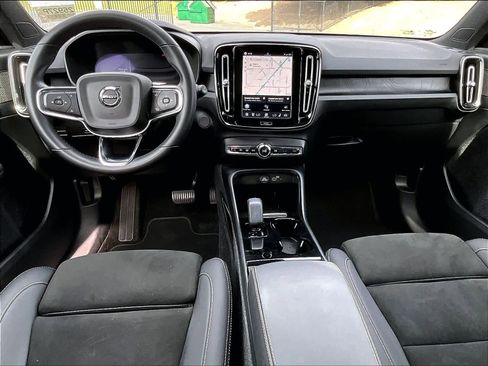 Used 2023 Volvo XC40 Recharge Ultimate AWD/4WD image 18