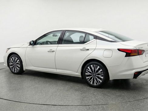 Used 2025 Nissan Altima 2.5 SV image 6