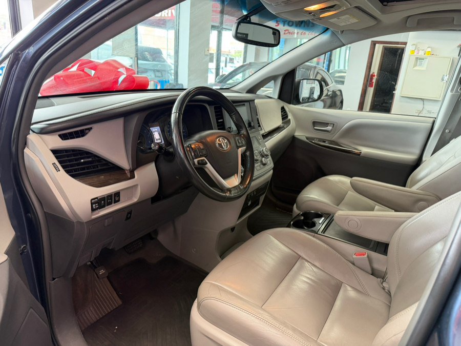 Used 2016 Toyota Sienna XLE w/ XLE Navigation Package AWD/4WD image 23