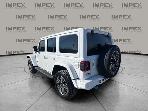 Used 2022 Jeep Wrangler Unlimited Sahara image 3