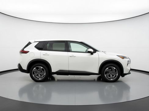 Used 2025 Nissan Rogue SV FWD image 11
