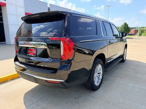 Used 2023 GMC Yukon XL SLT AWD/4WD image 4