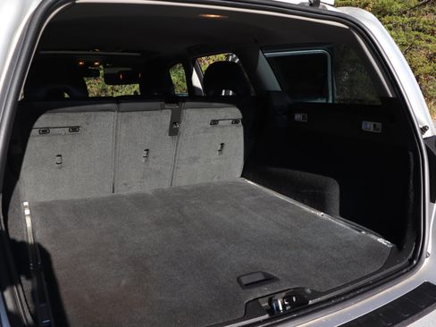 Used 2010 Volvo V70 image 6