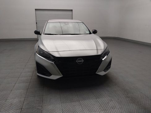 Used 2025 Nissan Altima 2.5 SV FWD image 14