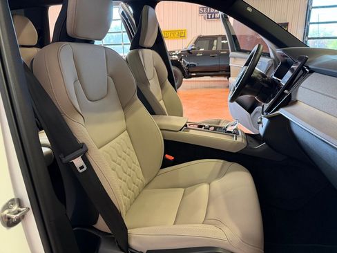 Used 2026 Volvo XC90 B5 Plus w/ Protection Package Premier AWD/4WD image 25