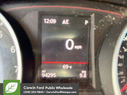 Used 2017 Volkswagen Golf 4-Door FWD image 12