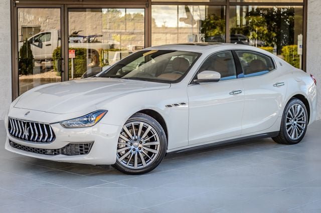 Used 2018 Maserati Ghibli RWD image 2