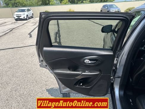 Used 2019 Jeep Cherokee Limited AWD/4WD image 31