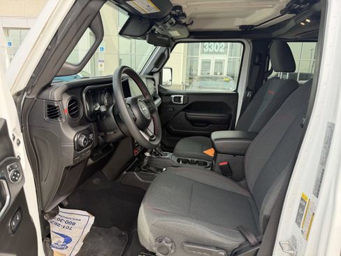 Used 2025 Jeep Wrangler Unlimited Rubicon image 18