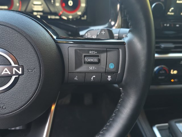Used 2025 Nissan Pathfinder Platinum FWD image 16