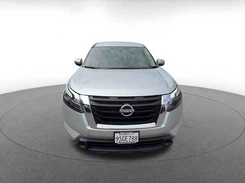 Used 2025 Nissan Pathfinder SV FWD image 4