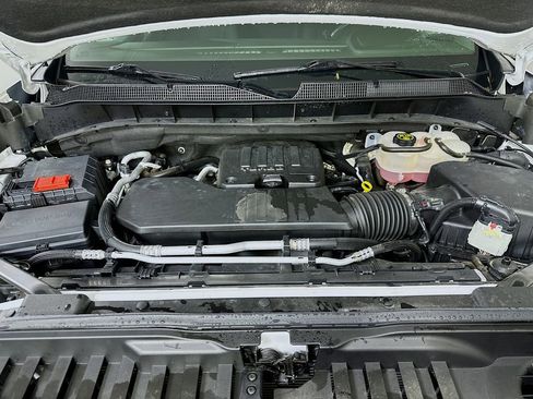 Used 2024 Chevrolet Silverado 1500 LT AWD/4WD image 9