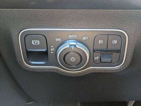 Used 2025 Mercedes-Benz GLB 250 image 25