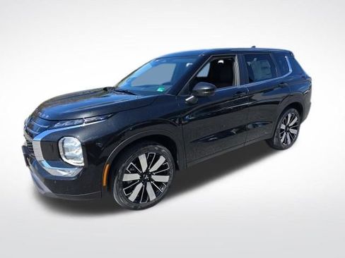 New 2025 Mitsubishi Outlander SE image 2