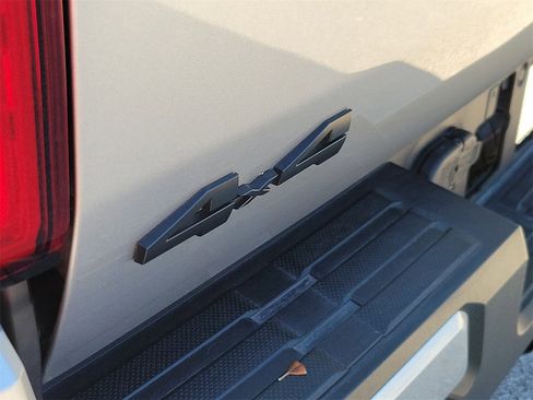 Used 2025 Toyota Tacoma TRD Off-Road image 7