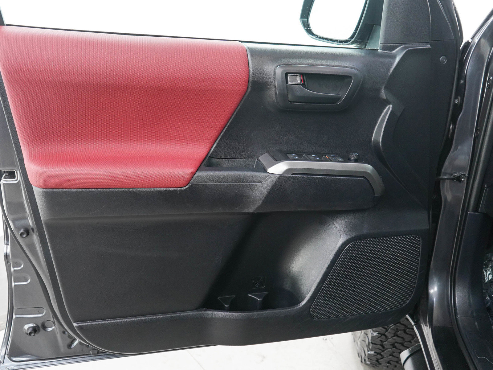 Used 2021 Toyota Tacoma SR5 w/ Technology Package AWD/4WD image 21