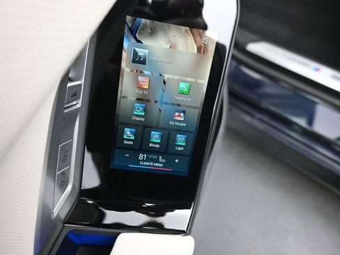 Used 2023 BMW i7 xDrive60 w/ Executive Package 2 image 23