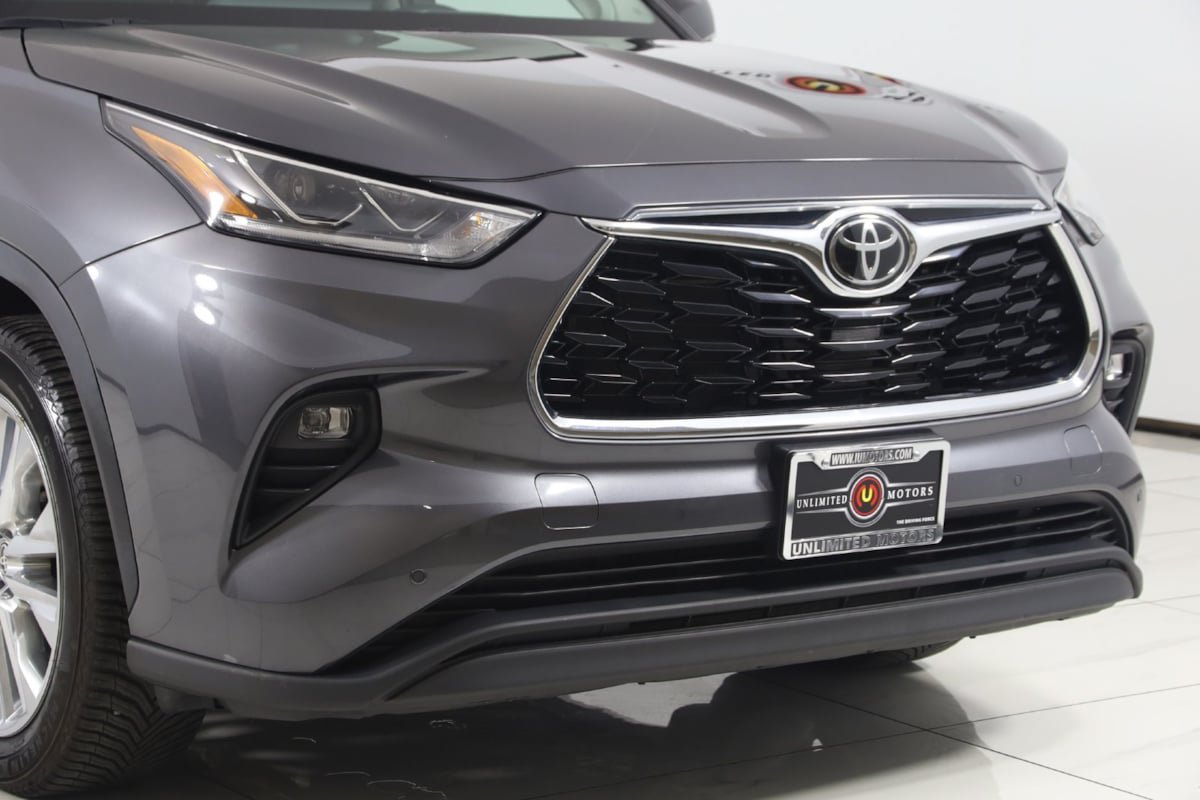 Used 2023 Toyota Highlander Limited AWD/4WD image 39