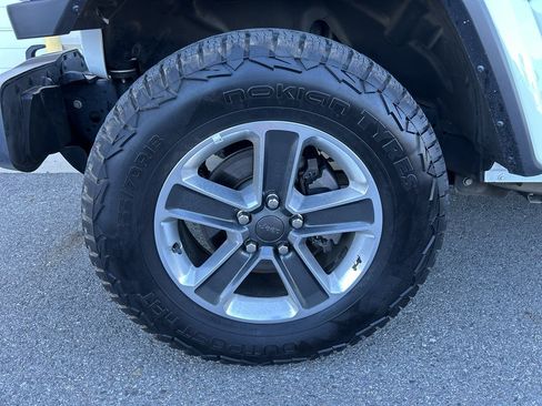 Used 2023 Jeep Wrangler Unlimited Sahara AWD/4WD image 8