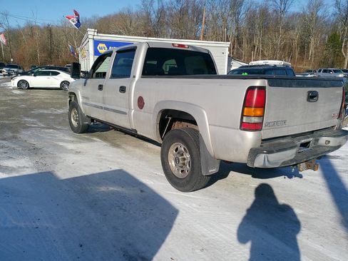 Used 2006 GMC Sierra 2500 SLE w/ Snow Plow Prep Package image 6