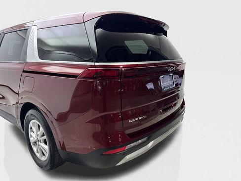 Used 2024 Kia Carnival LX FWD image 19