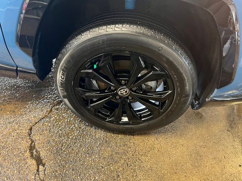 Used 2023 Toyota RAV4 SE image 29