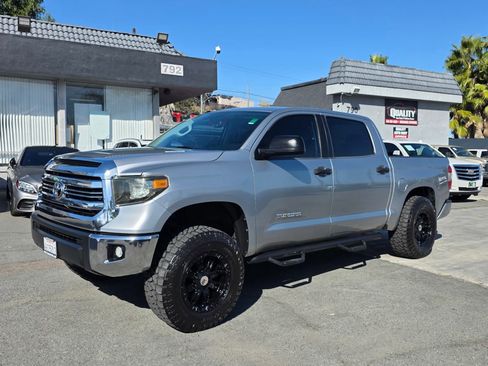 Used 2017 Toyota Tundra SR5 w/ SR5 Upgrade Package image 5