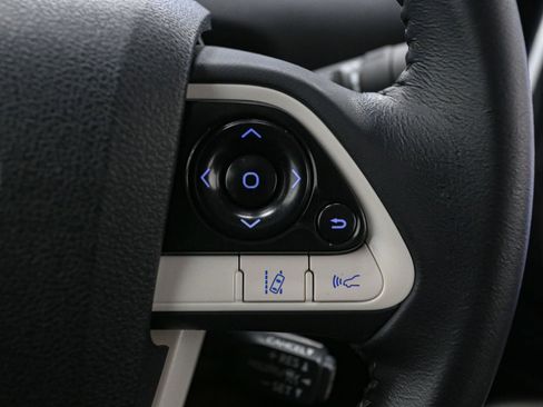 Used 2017 Toyota Prius Prime Premium image 33