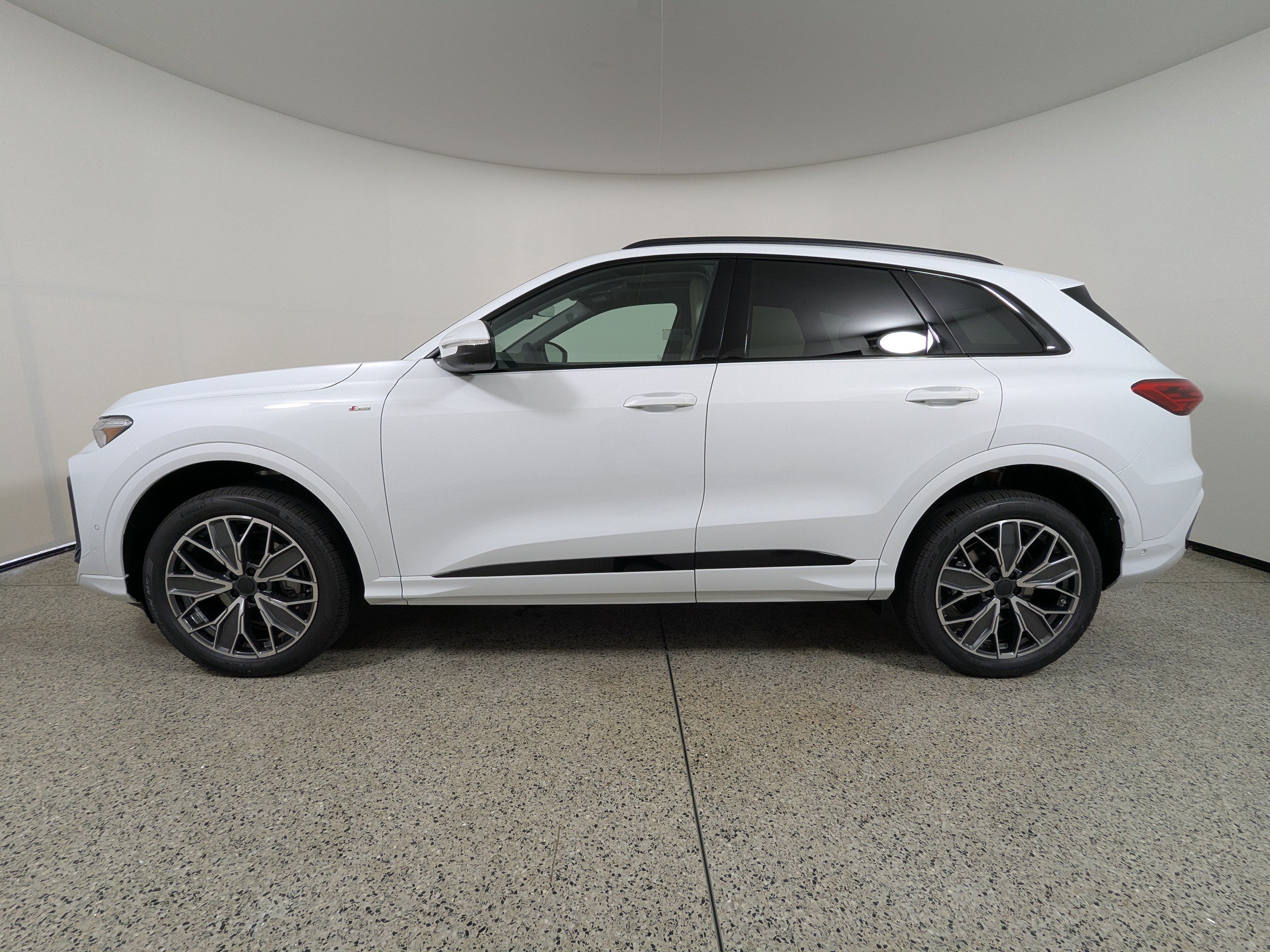 New 2026 Audi Q5 Premium Plus AWD/4WD image 4