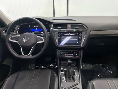 Used 2023 Volkswagen Tiguan SE w/ Panoramic Sunroof Package FWD image 23
