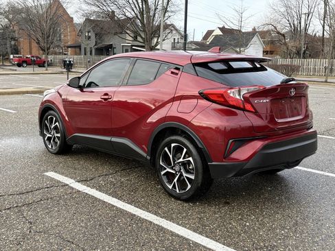 Used 2019 Toyota C-HR XLE image 18