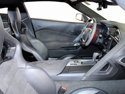 Used 2018 Chevrolet Corvette Z06 w/ Carbon 65 Edition image 30