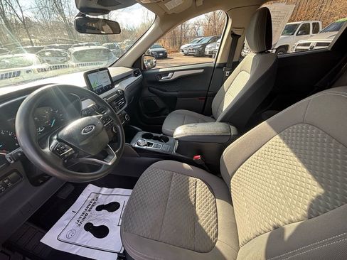 Used 2020 Ford Escape SE image 10