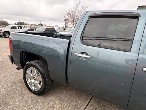 Used 2009 Chevrolet Silverado 1500 LT w/ Regional Value Package image 9