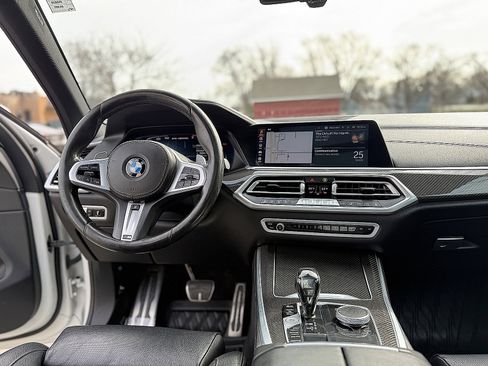 Used 2021 BMW X5 M50i image 16