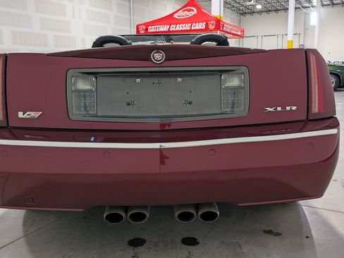 Used 2006 Cadillac XLR V RWD image 12