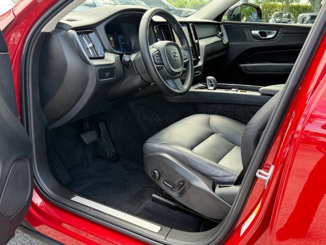 Used 2024 Volvo XC60 B5 Core AWD/4WD image 13