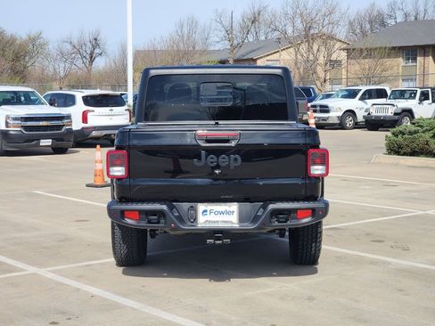 Used 2021 Jeep Gladiator Sport image 6