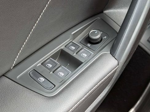 Certified 2024 Volkswagen Tiguan SE w/ Panoramic Sunroof Package FWD image 27