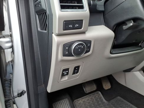 Used 2019 Ford F150 Lariat RWD image 8