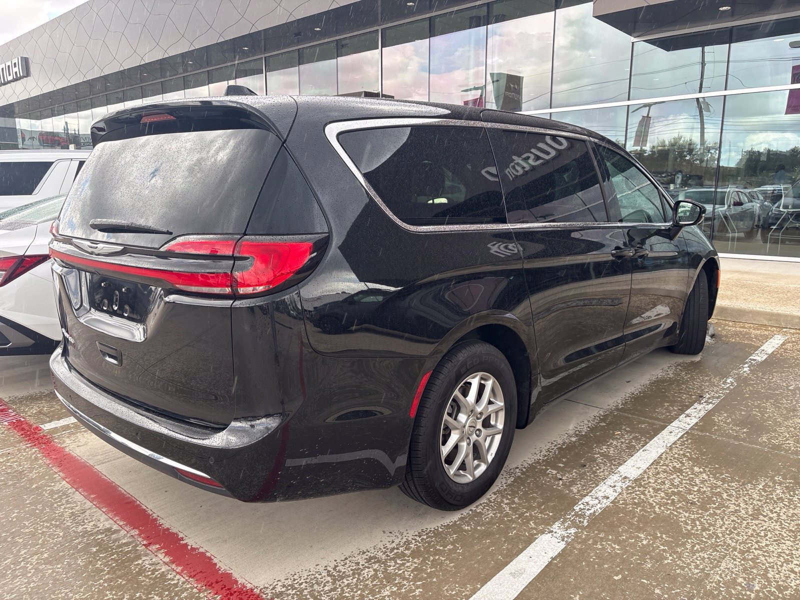 Used 2025 Chrysler Pacifica Select FWD image 5